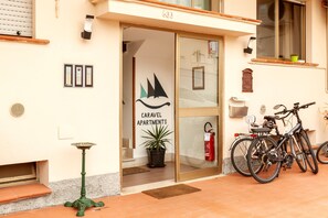 Exterior detail - Holiday Home "Residence Caravel" with Sea View & Balconies (Lido di Camaiore)