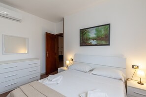 2 bedrooms, bed sheets