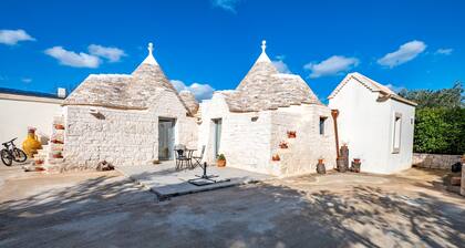 Vacation Home "La Valle dei Trulli" with Private Garden, Whirlpool & Wi-Fi