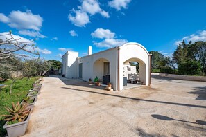 Exterior - Vacation Home "La Valle dei Trulli" with Private Garden, Whirlpool & Wi-Fi (Martina Franca)