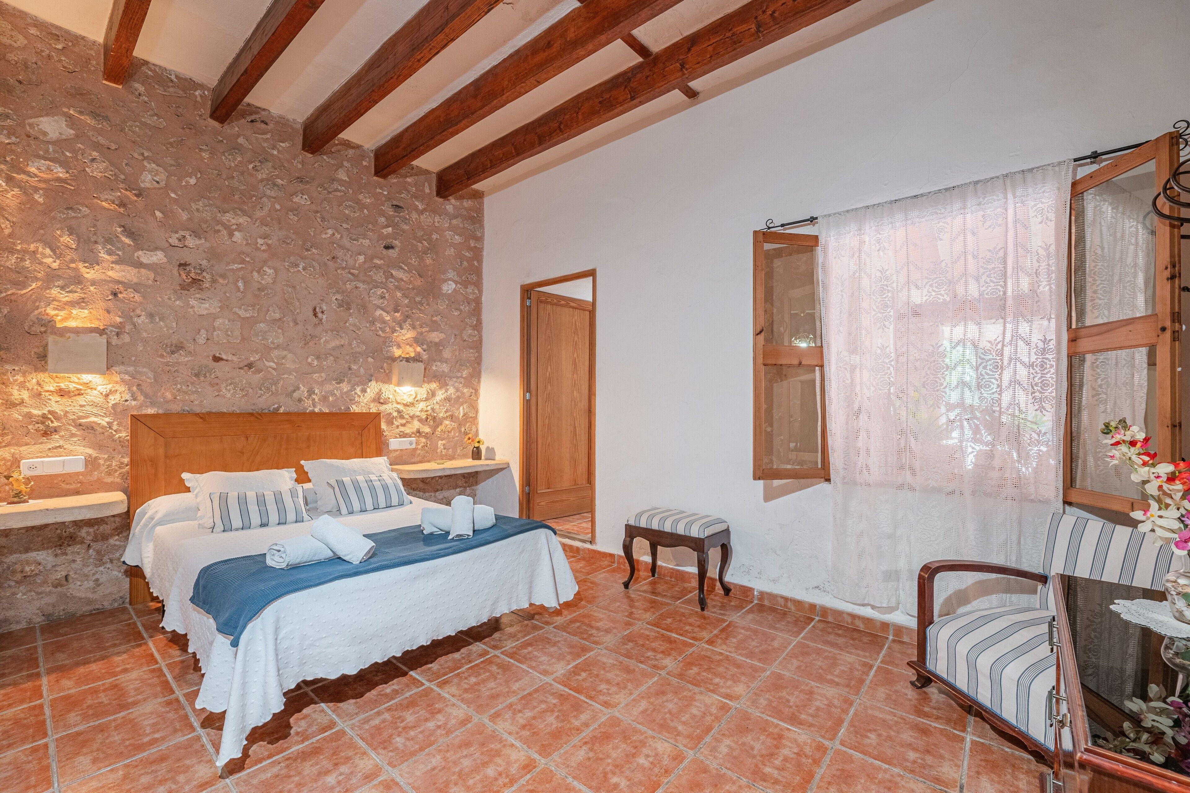 3 dormitorios, tabla de planchar con plancha, wifi gratis y ropa de cama