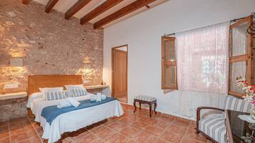3 dormitorios, tabla de planchar con plancha, wifi gratis y ropa de cama