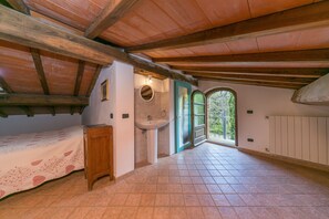 4 bedrooms, free WiFi, bed sheets