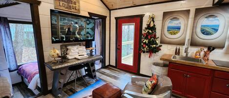 المنشأة من الداخل