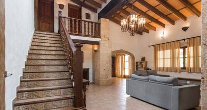 Finca "Es Caulls" with Pool & Wi-Fi