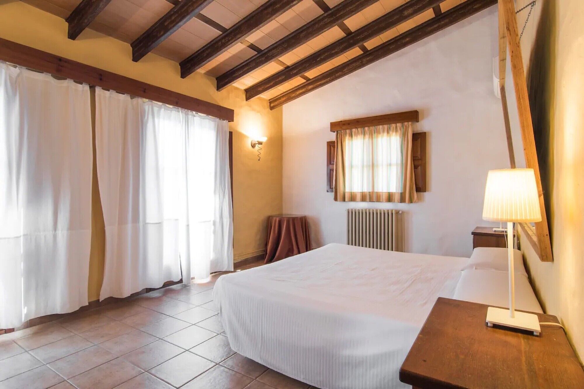 3 quartos, Wi-Fi de cortesia, roupa de cama