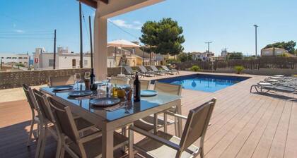 Maison de vacances "Anglesos" avec terrasses privées, piscine privée et Wi-Fi