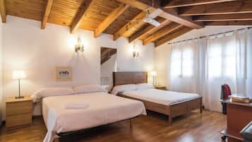 3 Schlafzimmer, Bügeleisen/Bügelbrett, kostenloses WLAN, Bettwäsche