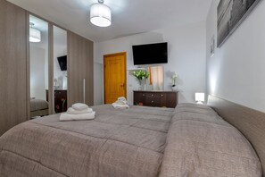 1 camera, una scrivania, ferro/asse da stiro, Wi-Fi gratuito