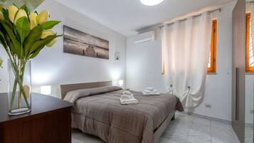 1 bedroom, desk, iron/ironing board, free WiFi