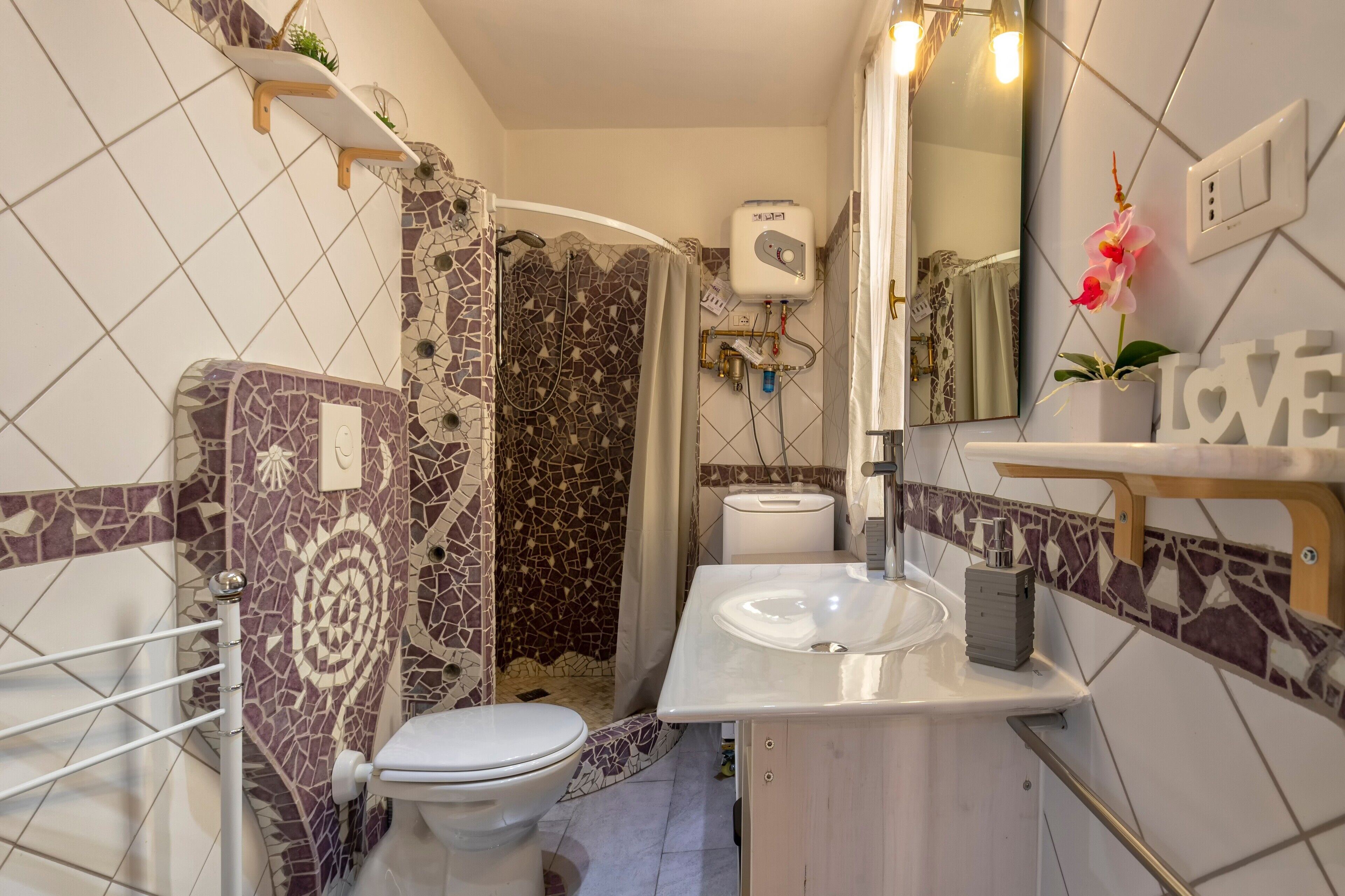 Shower, free toiletries, hair dryer, towels