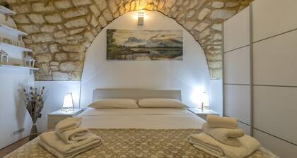 Holiday Home "La Casetta di Pietra" with A/C and Wi-Fi