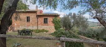 Agriturismo 'La Casa Dei Mandorli' met privé tuin