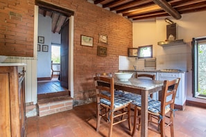 Refrigerador, horno, parrilla de estufa y cafetera y tetera