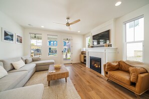 Smart TV, chimenea, videojuegos y tenis de mesa 