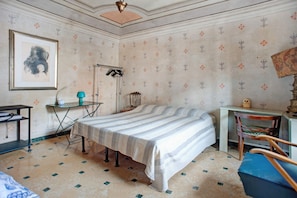 3 slaapkamers, een strijkplank/strijkijzer, gratis wifi, beddengoed