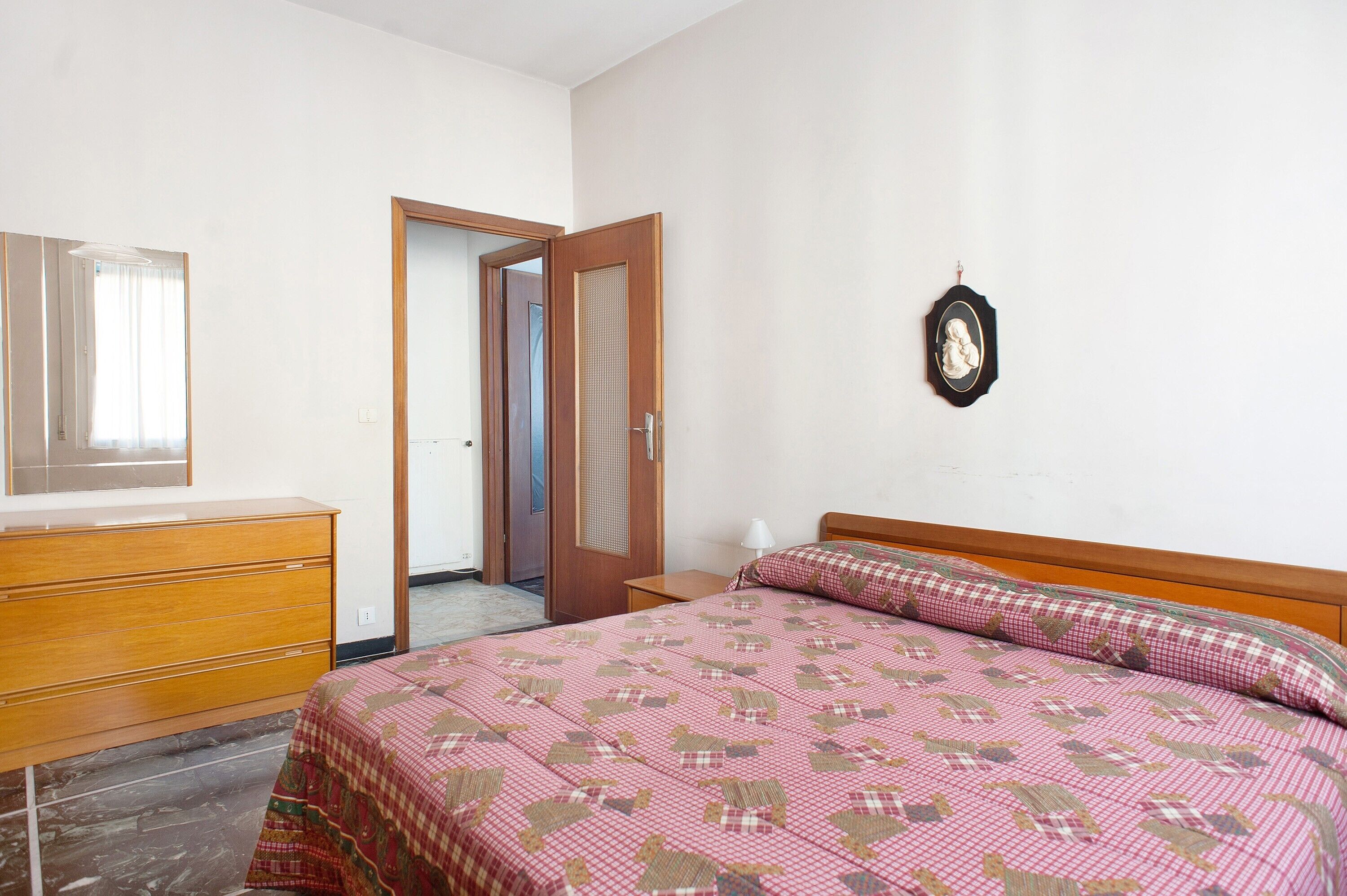 2 室のベッドルーム、アイロン / アイロン台、WiFi (無料)、ベッドシーツ