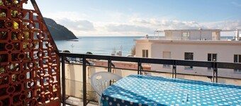 Apartment "Casa Bruno e Iris" with Sea View, Balcony and Wi-Fi