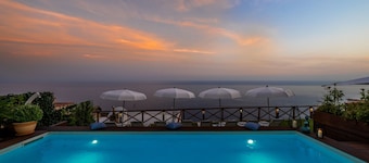 AMORE RENTALS - Blue Sea Villa with Indoor Heated Pool, Sea View and Breakfast