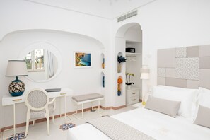 5 bedrooms, iron/ironing board, travel crib, free WiFi - AMORE RENTALS - Villa Mare Blu with Internal Heated Pool, Sea View and Breakfast (Praiano)