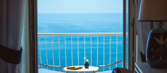 AMORE RENTALS - Blue Sea Villa with Indoor Heated Pool, Sea View and Breakfast