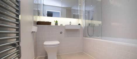 Combined shower/tub