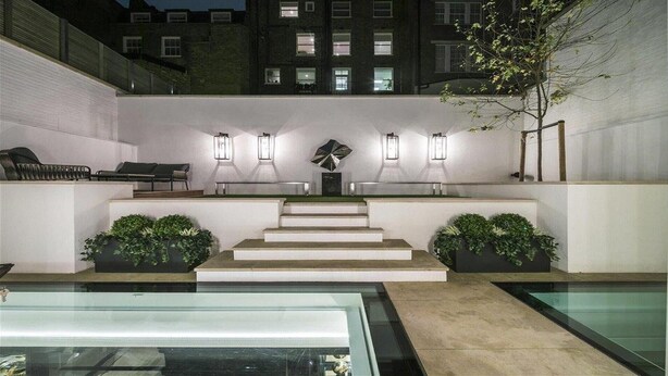 Pool - Captivating 6-bed House in London (London)