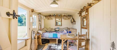 1 bedroom, bed sheets