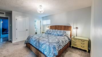 4 bedrooms, desk, iron/ironing board, WiFi