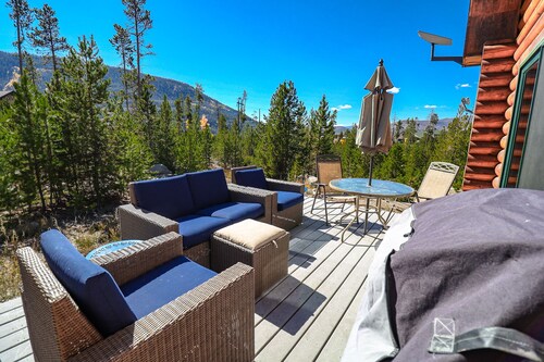 Pine Harbor - Pet Friendly Log Cabin in the Town of Grand Lake