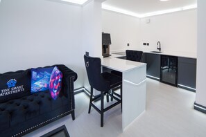 Apartment | Private kitchen | Fridge, microwave, oven, stovetop - Tiny Smart Apartments (Cleethorpes)