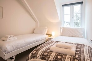 4 bedrooms, iron/ironing board, free WiFi, bed sheets