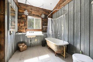 Bathtub, towels, soap, toilet paper