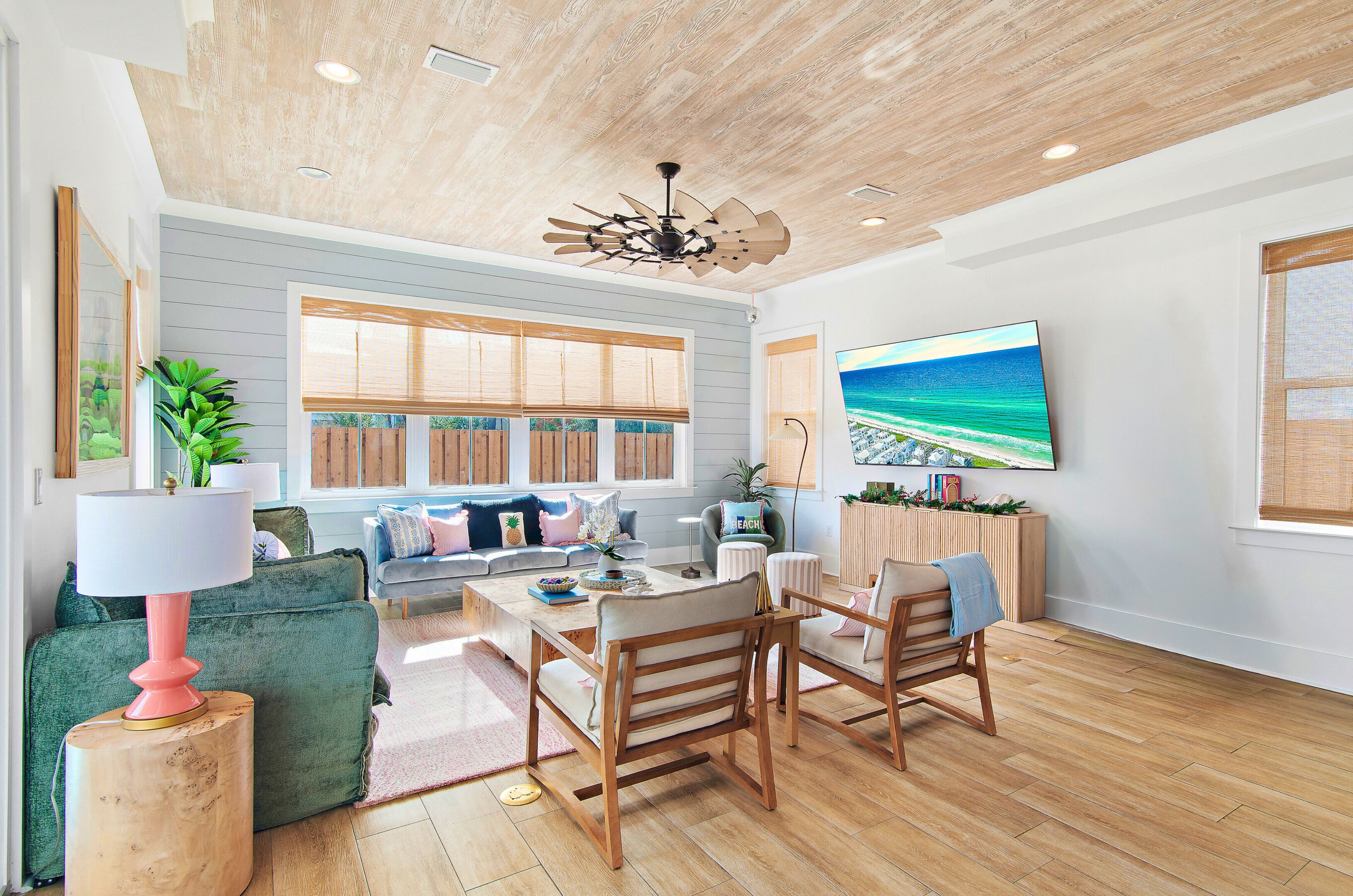 Smart TV, videojuegos, biblioteca musical y videoteca 