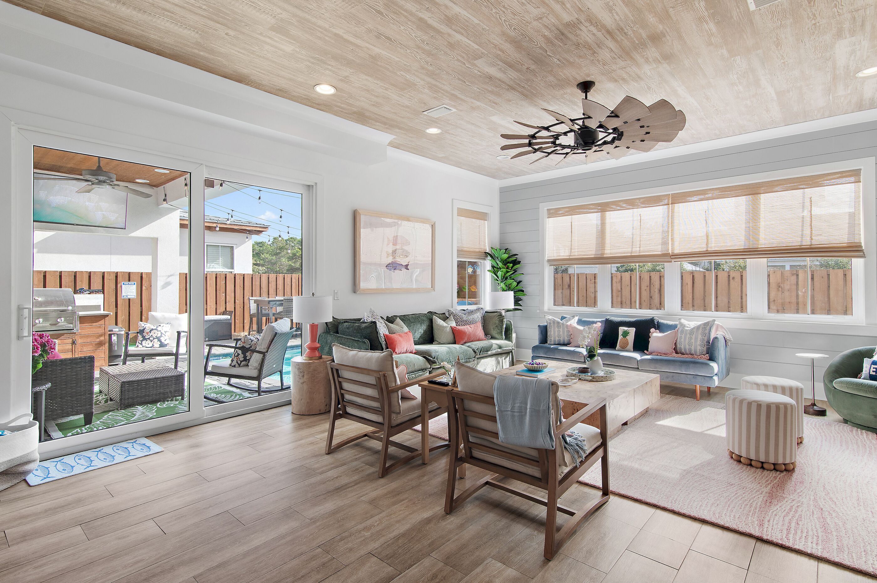 Smart TV, videojuegos, biblioteca musical y videoteca 