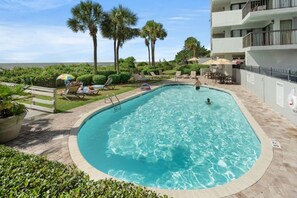 Sisäuima-allas, ulkouima-allas