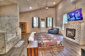 Interior - Brand New Modern Luxury Couples Fit for Royalty (Cleveland)