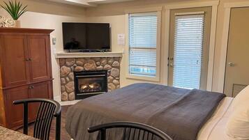 1 bedroom, iron/ironing board, travel cot, free WiFi