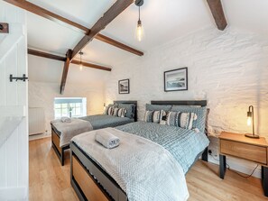 3 bedrooms, free WiFi, bed sheets