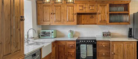 Lavavajillas, silla alta para bebés, freezer