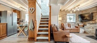 3 bedroom accommodation in Ponthirwaun