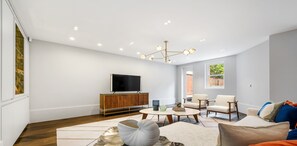 Fireplace - Charming 4-bed Apartment in Mayfair (London)