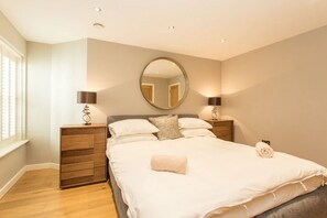 4 bedrooms, free WiFi, bed sheets - Stunning 4-bed Apartment in Covent Garden (London)