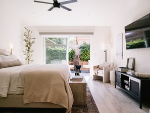 3 habitaciones, tabla de planchar con plancha y cuna de viaje