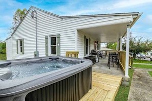 Terrace/patio - New River Gorge Cottage w/ Hot Tub, Fire Pit, & Grill (Oak Hill)