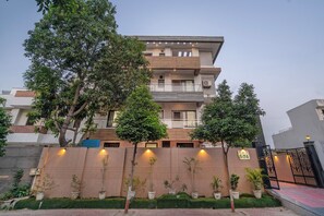 Exterior - Treebo Modern Stays (Noida)