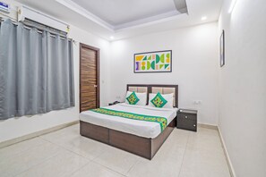 Standard Room | Desk, iron/ironing board - Treebo Modern Stays (Noida)
