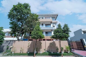 Exterior - Treebo Modern Stays (Noida)