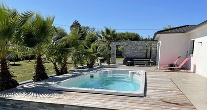 Magnificent contemporary with heated spa 15 min from Bordeaux center.