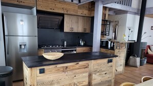 Unclassified image, 4 of 27, button - Chalet Courchevel - 14 Persons, 7 Bedrooms 7 Bathrooms, 40m from slopes (Courchevel)